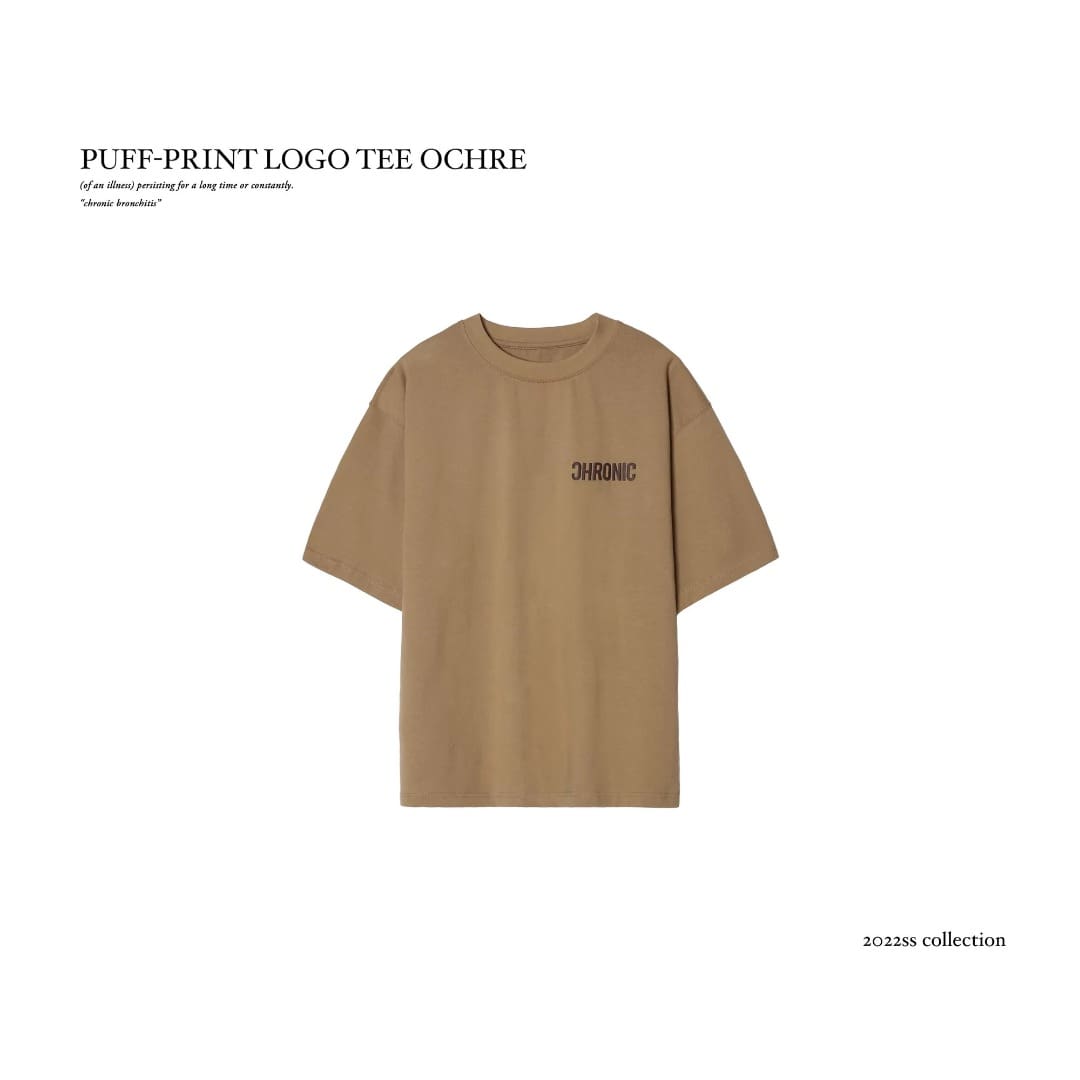 PUFF-PRINT LOGO TEE OCHRE